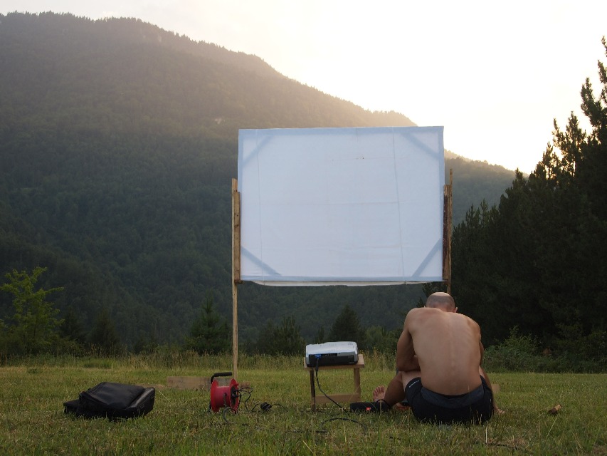 bioskopsko platno na otvorenom